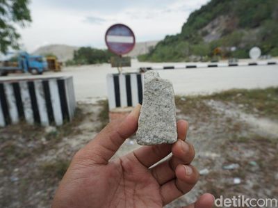 Potret Prasasti di Area Tambang Granit Terbaik Asia