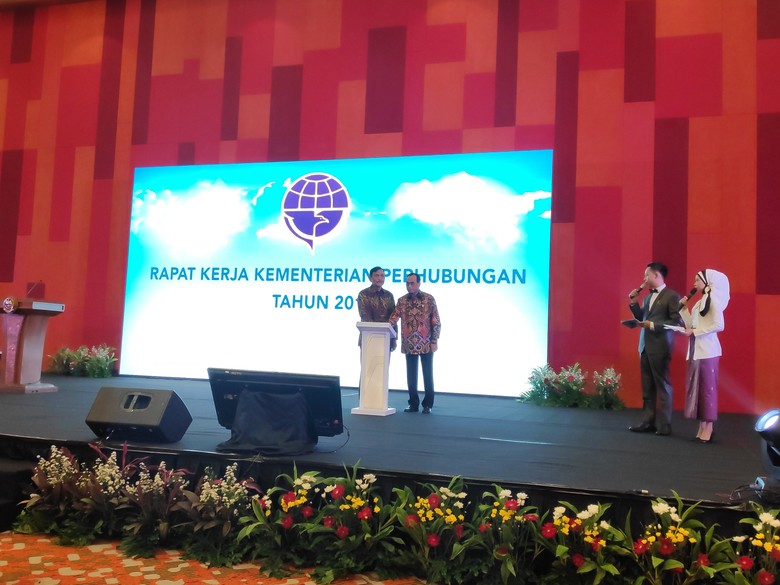 Hadiri Raker Konektivitas Pariwisata, Luhut Bicara Pentingnya Infrastruktur Hadiri Raker Konektivitas Pariwisata, Luhut Bicara Pentingnya Infrastruktur