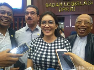 PDIP Bicara soal Penggantian Rieke di Kursi Pimpinan Baleg DPR
