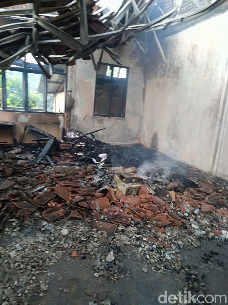 SDN di Cisompet Garut Kebakaran, Fasilitas Sekolah Hangus SDN di Cisompet Garut Kebakaran, Fasilitas Sekolah Hangus