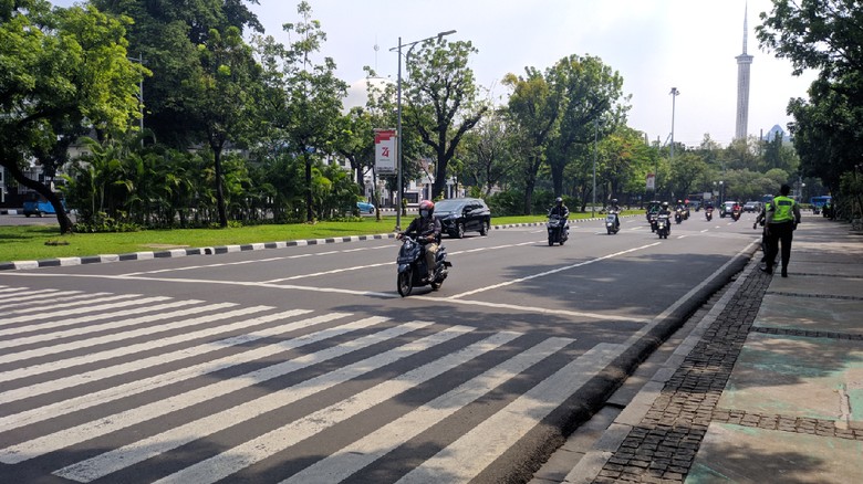 Pascaledakan Granat Asap, Kawasan Monas Dibuka Lagi Pascaledakan Granat Asap, Kawasan Monas Dibuka Lagi