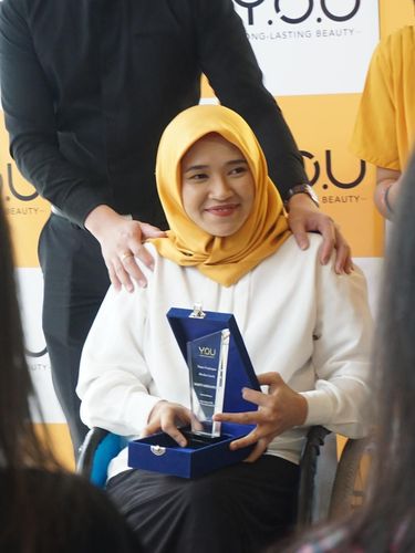 Komunitas Disabilitas Belajar Makeup di Hari Difabel Internasional