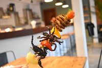 Buat yang Doyan Ulat dan Belalang, Wajib Mampir ke Kafe Serangga Ini