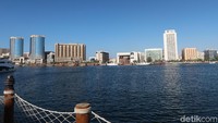Al Seef adalah kawasan budaya yang diresmikan pada tahun 2017. Pesisir Dubai Creek dipilih karena pesisir sepanjang 1,8 km ini dulunya jadi tambak mutiara. (Bonauli/detikcom)