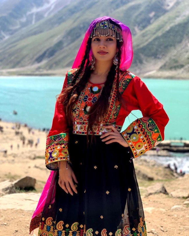 Rabi Pirzada baru-baru ini mengumumkan bahwa ia keluar dari industri musik setelah foto-foto dan video telanjangnya tersebar dan viral di media sosial. Foto: Instagram