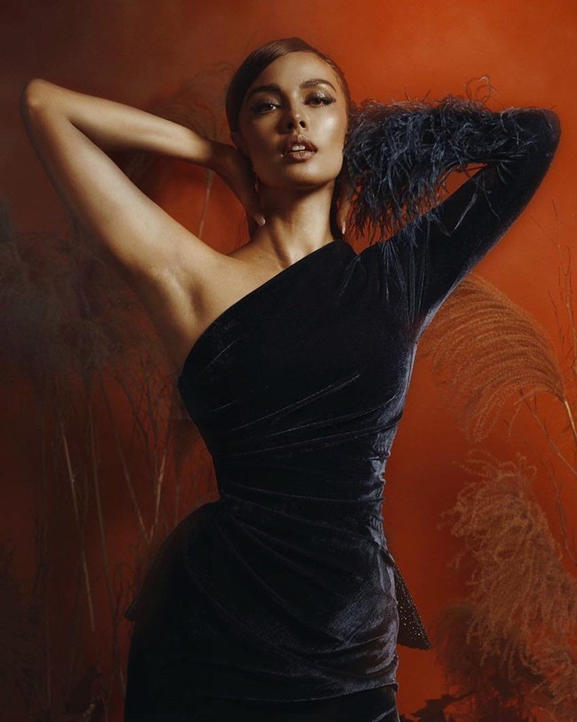 Wanita berdarah Filipina-Amerika ini merupakan pemenang Miss World 2013 yang digelar di Bali. Untuk itulah dia terpilih menjadi muse untuk Indonesia. Foto: Instagram/@meganbata