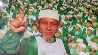 Menurut Sydney Jones, Direktur Institute of Policy Analysis of Conflict (IPAC), Baraja adalah ustaz radikal yang dulu dekat dengan Abu Bakar Baasyir. Dilansir dari situs Khilafatul Muslimin, Baraja menggagas kelompok ini pada 18 Juli 1997. Jones menerangkan Khalifatul Muslimin (KM) adalah gerakan non-kekerasan yang ingin membangun kembali khilafah, tapi dengan visi yang lebih mirip Kartosoewirjo daripada ISIS. Apakah KM terkait Jamaah Ansharut Daulah (JAD)? Setahu saya belum ada keterkaitan, walaupun bisa saja ada mantan anggota KM yang menyeberang ke JAD. Tapi KM memang non-violent, tutur Jones.