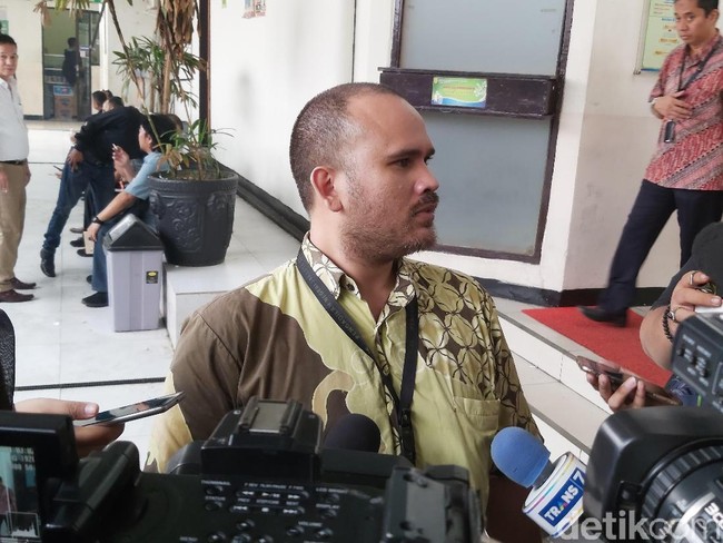 Suami Sebut Karen Pooroe Sempat Ingin Bunuh Diri