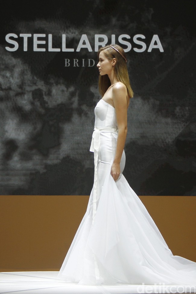 Fashion show koleksi gaun pengantin terbaru rancangan Stella Rissa di IPMI Trend Show 2020, Senayan City, Jakarta. Rabu [6/11/2019]. Foto: Mohammad Abduh/Wolipop