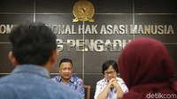 Tim kuasa hukum yang diwakili oleh Muhamad Isnur dan Muji Kartika Rahayu itu datang ke ruang pengaduan Komnas HAM, Jalan Latuharhary, Menteng, Jakarta Pusat, Rabu (4/12/2019).