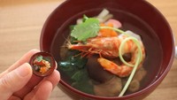 Sup seafood menjadi karya yang paling epic. Pasalnya Tamoko Misumi mampu membuatnya secara detail meski berukuran mini. Foto: Instagram @tomoko_misumi_tchaiko