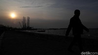 Masuknya air laut ke wilayah Jakarta sudah menimbulkan intrusi atau masuknya air laut ke pori-pori batuan yang mencemarkan air tanah. Menurut catatan Badan Geologi intrusi air laut sudah mencapai wilayah Monas bagian utara.