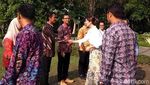 Gaya Putri Mahkota Denmark Saat Berkunjung ke Candi Borobudur