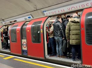 Melihat Padatnya Manusia di Bawah Tanah London