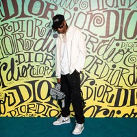 Travis Scott mencuri perhatian dengan sneakers kolaborasi Dior dan Jordan Brand yang baru akan dirilis April 2020 mendatang. (Foto: dok. Dior)