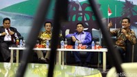 Anggota Fraksi PAN MPR RI, Asman Abrur, Anggota Fraksi Demokrat MPR RI, Achmad, Anggota MPR dari Kelompok DPD RI, Teras Narang dan  Komisioner Bawaslu RI, Rahmat Bagja menjadi pembicara pada diskusi Empat Pilar MPR di Presoroom DPR, Komplek Parlemen, Senayan, Jakarta, Rabu (4/12/2019).