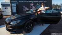 Di umur 19 tahun Marquez mendapatkan mobil BMW M6 Coupe sebagai penghargaan atas prestasinya sebagai qualifier of the year. Mobilnya memiliki warna yang gelap. Dok. Top Gear.
