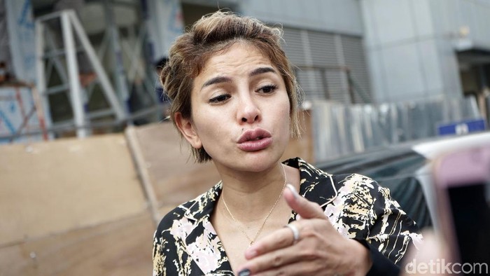Nikita Mirzani saat ditemui di studio Trans TV.
