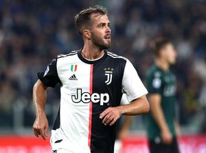 Sarri Kesal Pelatih Barcelona Singgung Pjanic