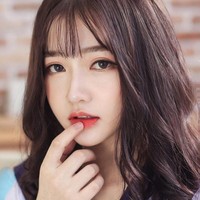 Dengan lebih dari 400.000 pengikut di Facebook dan lebih dari 300.000 pengikut di Instagram, Trang telah menjadi influencer media sosial, berbagi konten kebugaran, kecantikan, dan mode. Foto: Facebook