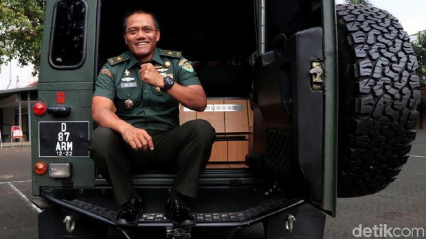 Brigjen Dwi Jati Utomo dan mobil Land Rover Defender modifikasinya