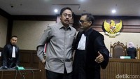 Gubernur nonaktif Kepulauan Riau (Kepri) Nurdin Basirun menjalani sidang dakwaan di Pengadilan Tipikor Jakarta, Rabu (4/12/2019).