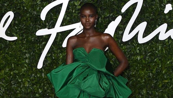 Adut Akech jadi Model of the Year 2019. Foto: Instagram/@adutakech Adut Akech jadi Model of the Year 2019. Foto: Instagram/@adutakech