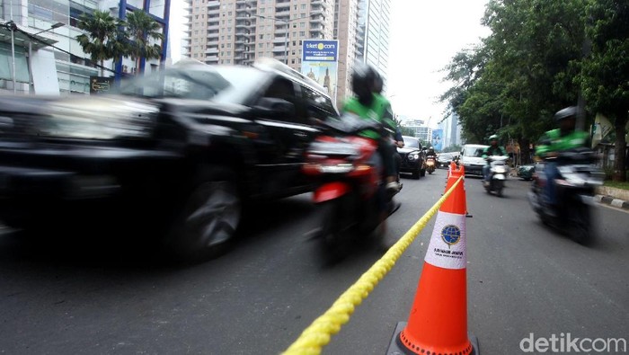 Dinas Perhubungan (Dishub) DKI Jakarta melakukan uji coba penutupan U-Turn di Jalan Prof Dr Satrio, Jakarta Selatan. Penutupan dimulai pada hari ini.