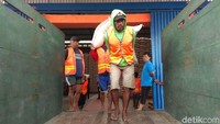 Stok beras di gudang Bulog Cirebon mencapai 101.000 ton. Masih cukup untuk memenuhi kebutuhan selama 20 bulan kedepan, atau sampai Juli 2021.