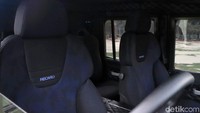 Bagian interior juga tidak luput dari modifikasi.
