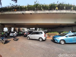 Kadishub: TransJakarta Tetap Boleh Putar di U-Turn Jalan Satrio Jaksel