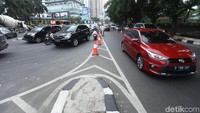 Bagi pengguna yang akan berputar dari Sudirman harus naik ke fly over.