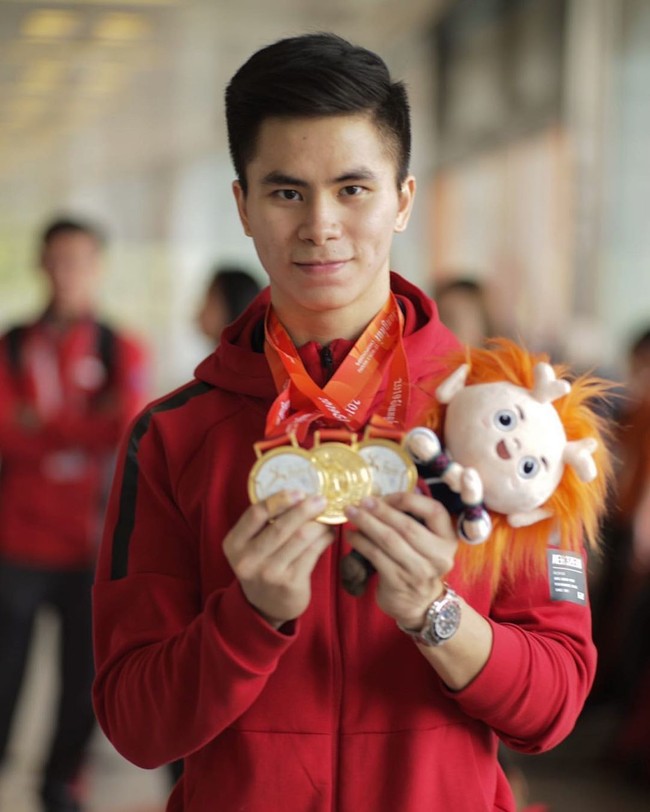 Edgar Xavier Marvelo yang mewakili Indonesia di SEA Games sebagai atlet wushu mendapatkan dua medali emas setelah sukses bertanding di nomor Gunshu dan di nomor Daoshu (golok). Foto: Instagram @edgarmarvelo