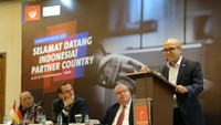 Hadir Toto Suharto, General Manager PT Robert Bosch Automotive menyampaikan paparannya. Turut hadir Doddy Rahadi, Dirjen KPAII, Kementerian Perindustrian; serta Arno Reich dan Marco Siebert dari Deutsche Messe AG. Hannover Messe merupakan pameran dagang terkemuka untuk ranah teknologi industri yang digelar tahunan di Jerman. Foto: dok. Bosch
