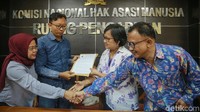 Isnur mengatakan, pada 21 Desember 2018, Komnas HAM merilis hasil pemantauan atas kasus penyiraman air keras terhadap Novel Baswedan. Berdasarkan hasil pantauan tersebut, kemudian Polri Membentuk Tim Gabungan Pencari Fakta (TGPF).