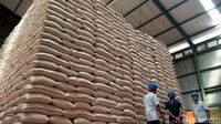 Bulog juga kerjasama dengan sejumlah mitranya terkait penyaluran beras. Utamanya, agar beras di gudang tak tersimpan terlalu lama. Sehingga bisa mengantisipasi adanya penurunan kualitas atau pembusukan.
