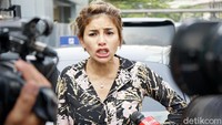 Pihak PLN pun sudah datang ke kediamannya dan mengecek langsung apakah pemakaian listriknya memang sesuai dengan tagihan tersebut atau tidak. Pool/Noel/detikFoto.