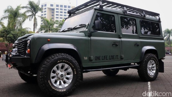Garang! Land Rover Defender Sang Jenderal