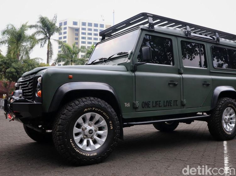 Garang! Land Rover Defender Sang Jenderal