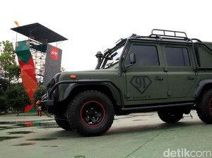 Land Rover Defender Jenderal Penjelajah Hutan