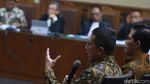 Tatapan Tajam Rommy saat Eks Menag Bersaksi