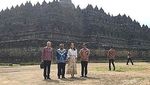 Gaya Putri Mahkota Denmark Saat Berkunjung ke Candi Borobudur