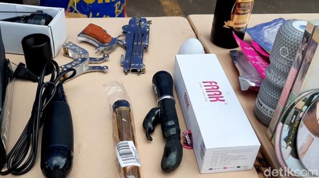 Pemusnahan barang bukti ilegal di kantor Bea Cukai Palembang