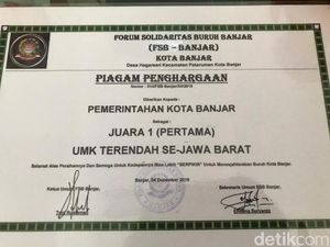UMK Terendah di Jabar, Buruh Hadiahi Piagam ke Pemkot Banjar