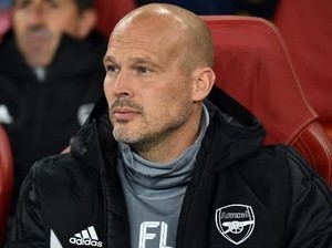 Ljungberg Butuh Saran, Wenger Siap Membantu
