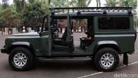 Lulusan Akmil tahun 1987 itu dengan telaten memodifikasi mobilnya dari kondisi awal teronggok dari gudang. Dwi menambahkan modifikasi yang dilakukannya cukup banyak terutama di bagian eksterior, interior, dan kaki-kaki.