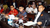 Rapat digelar di ruang rapat Baleg DPR, kompleks parlemen, Senayan, Jakarta, Rabu (4/12/2019). Rapat dibuka pada pukul 17.26 WIB dan dipimpin Ketua Baleg DPR Supratman Andi Agtas.