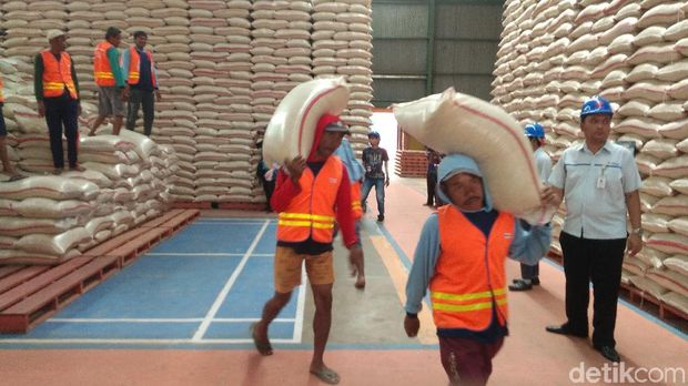 Bulog Cirebon Jamin Stok Beras di Gudang Tak Alami Pembusukan