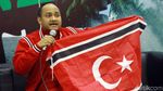 Facrul Razi Bentangkan Bendera Aceh di Parlemen