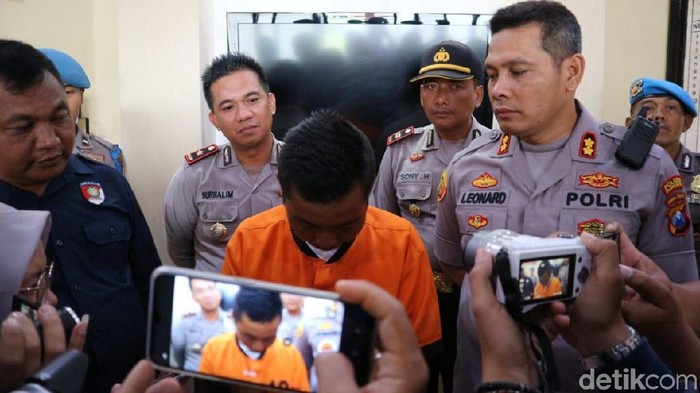Kecanduan video porno mendorong bapak di Blitar tega memperkosa anaknya. Foto: Erliana Riady Kecanduan video porno mendorong bapak di Blitar tega memperkosa anaknya. Foto: Erliana Riady